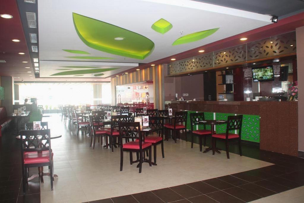 Grand Abe Hotel Джаяпура Екстериор снимка